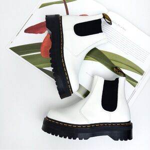 DR. MARTENS . 2976 Quad Platform Women's White Chelsea Boots